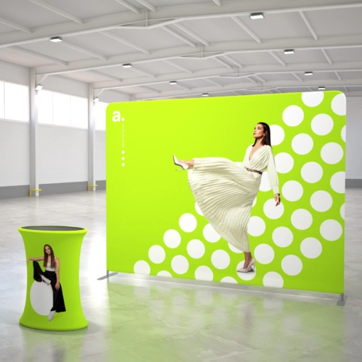 Ensemble promotionnel composé d’un mur textile droit avec logo et d’un comptoir assorti