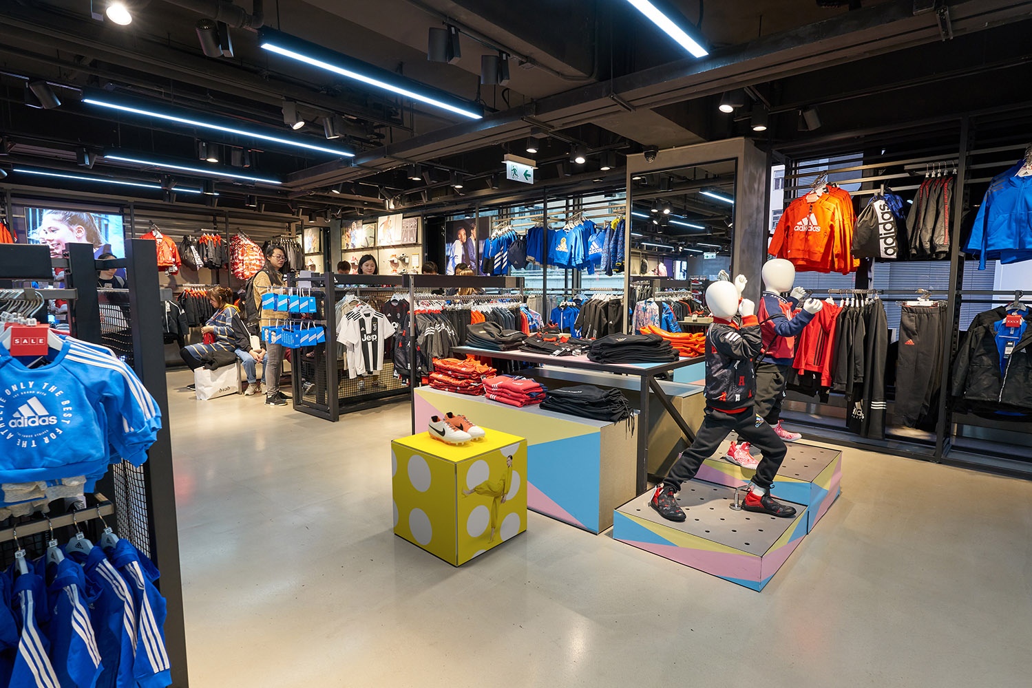 nowyux zdjecia retail