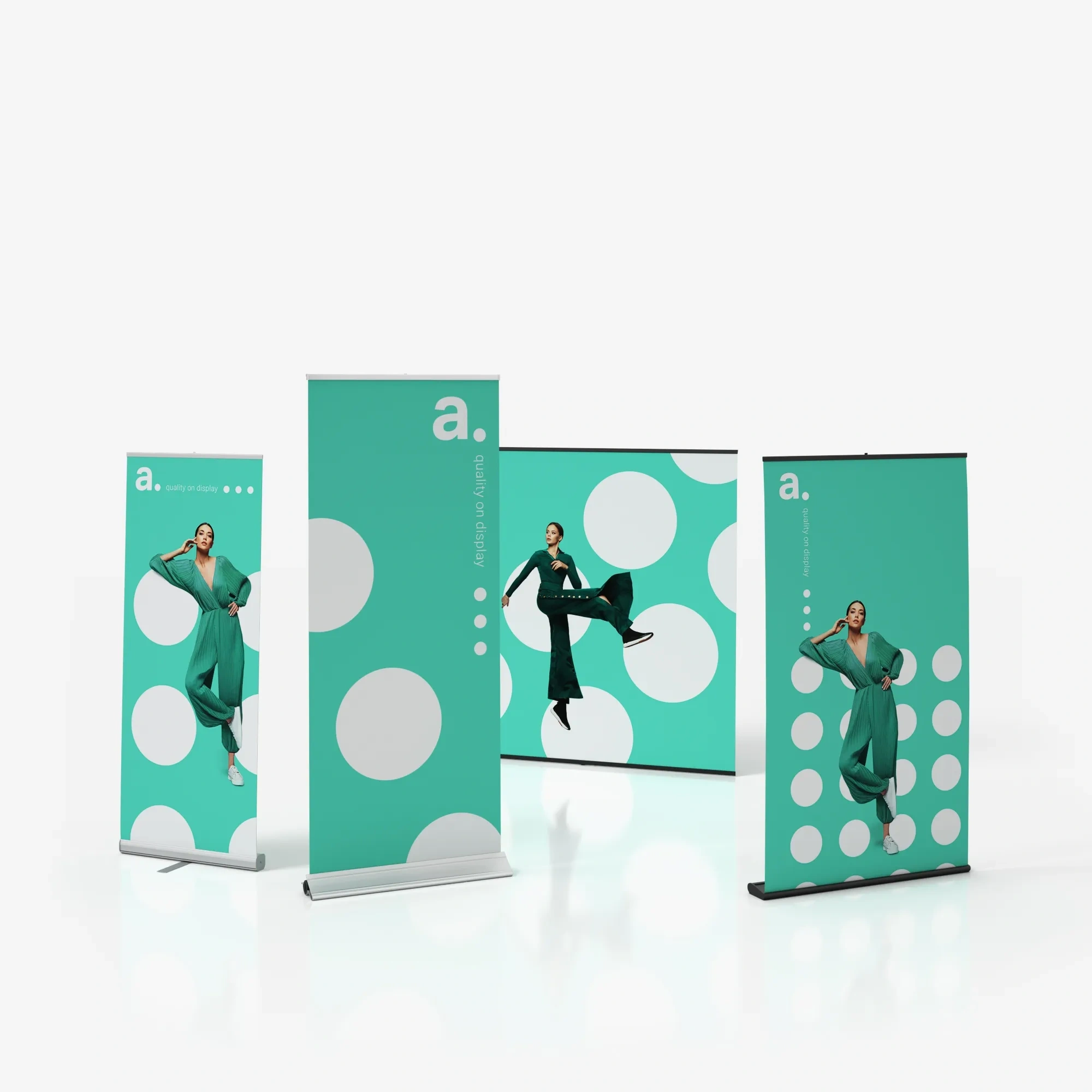 Conjunto de roll-ups y panel publicitario moderno con diseño gráfico de modelo sobre fondo turquesa con círculos blancos – sistemas expositivos de la marca adsystem.