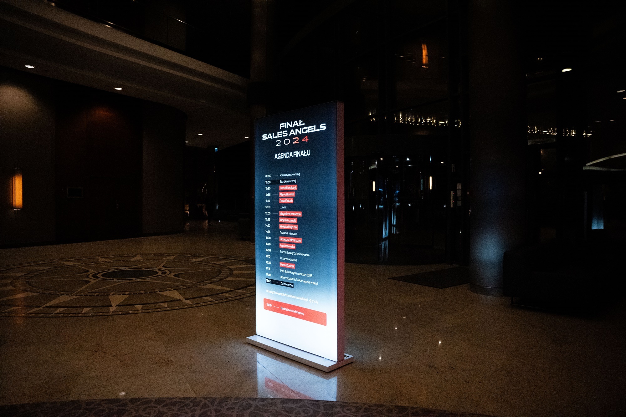 nowyux zdjecia retail