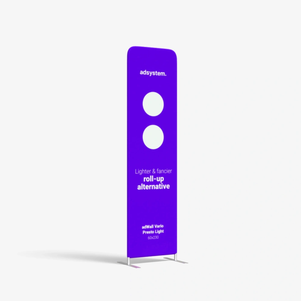Mobilna ścianka tekstylna adWall Vario Presto Light 60x230 cm, prezentowana jako lekka i efektowna alternatywa dla tradycyjnych roll-upów.