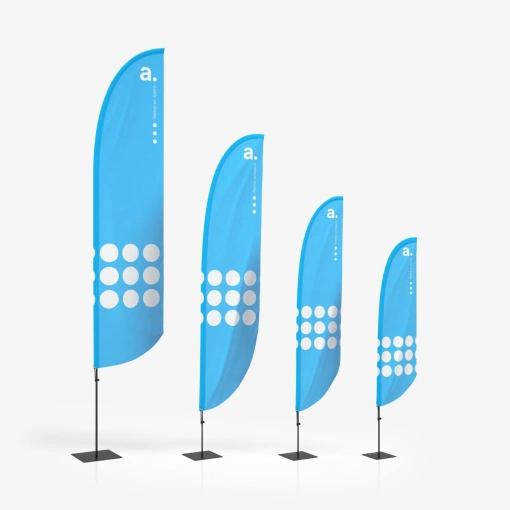 Drapeaux publicitaires type winder avec bord arrondi en quatre tailles sur fond bleu avec impression blanche