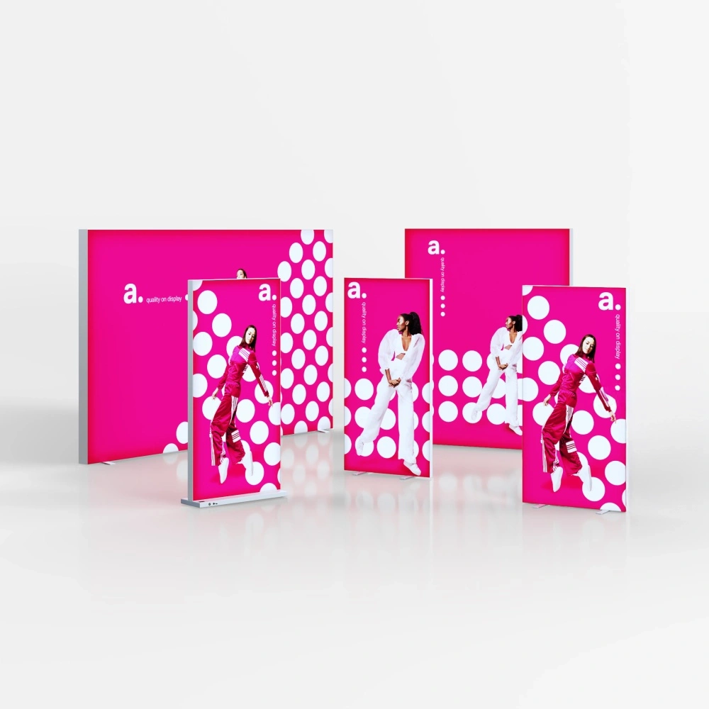 Caixas retroiluminadas com marca adsystem em fundo branco