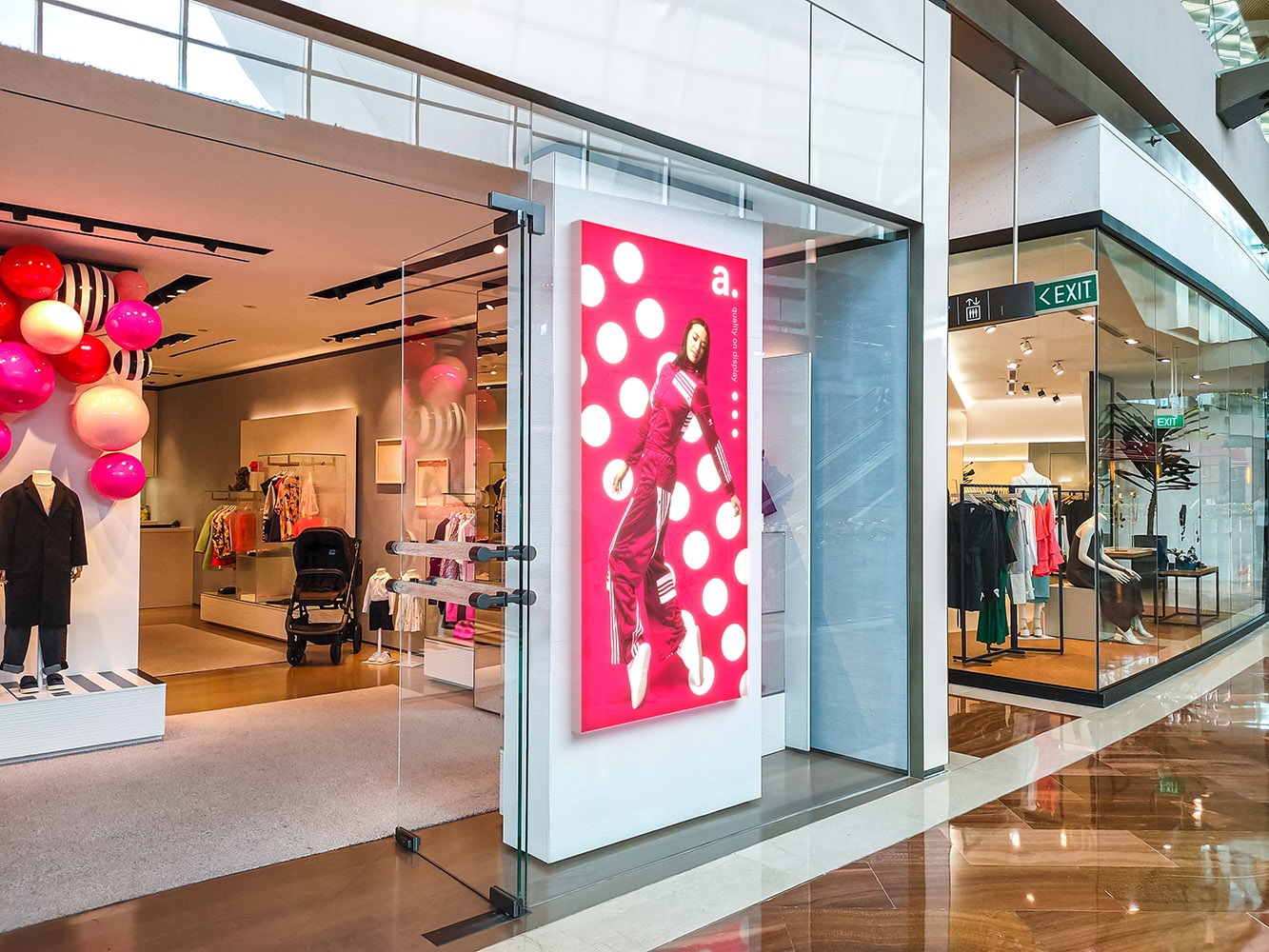 nowyux zdjecia retail