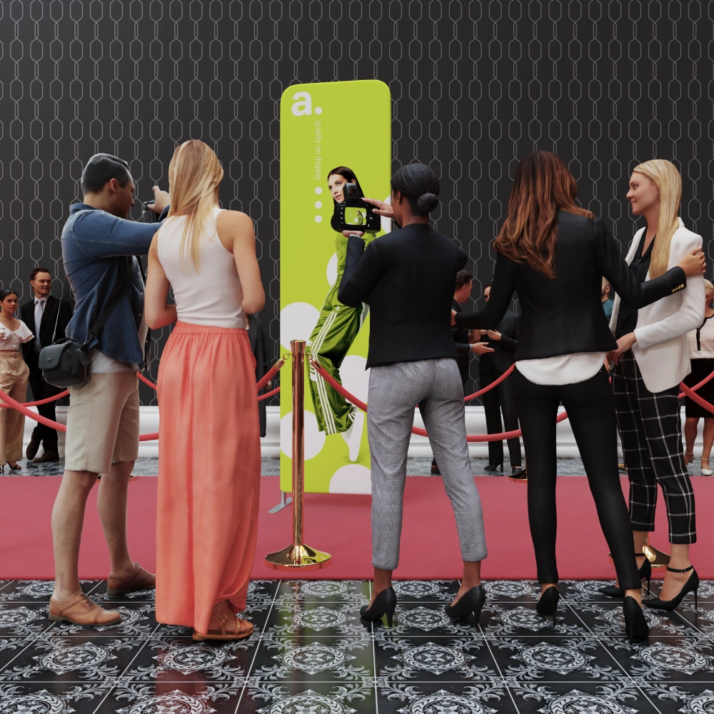 Ścianka reklamowa typu tekstylnego pełni funkcję tła do zdjęć podczas eventu.