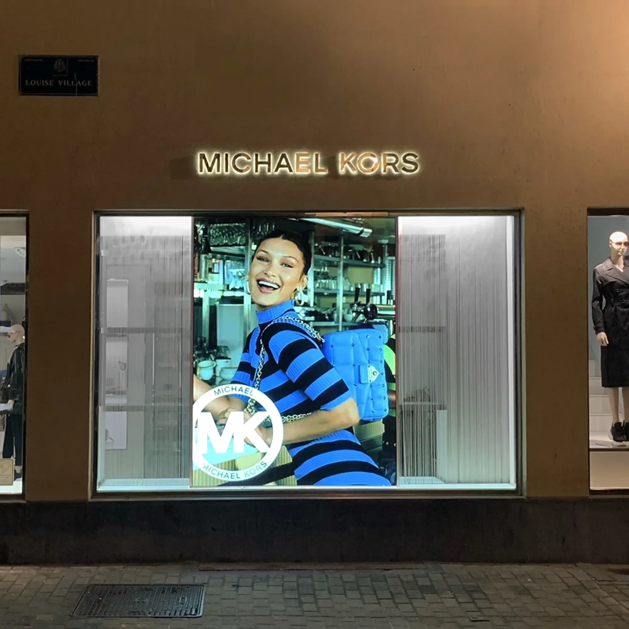 nowyux zdjecia retail