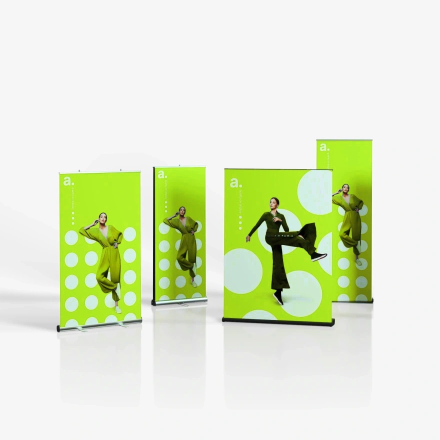Collection de roll-up textiles au design épuré, parfaits pour une communication visuelle percutante en intérieur.