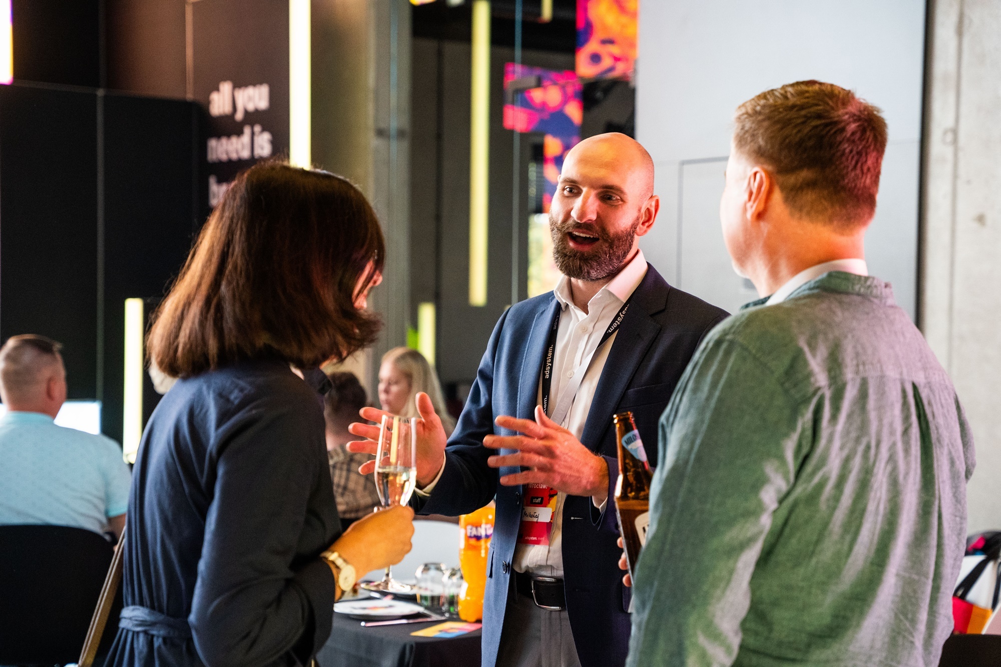 Uczestnicy eventu podczas rozmów